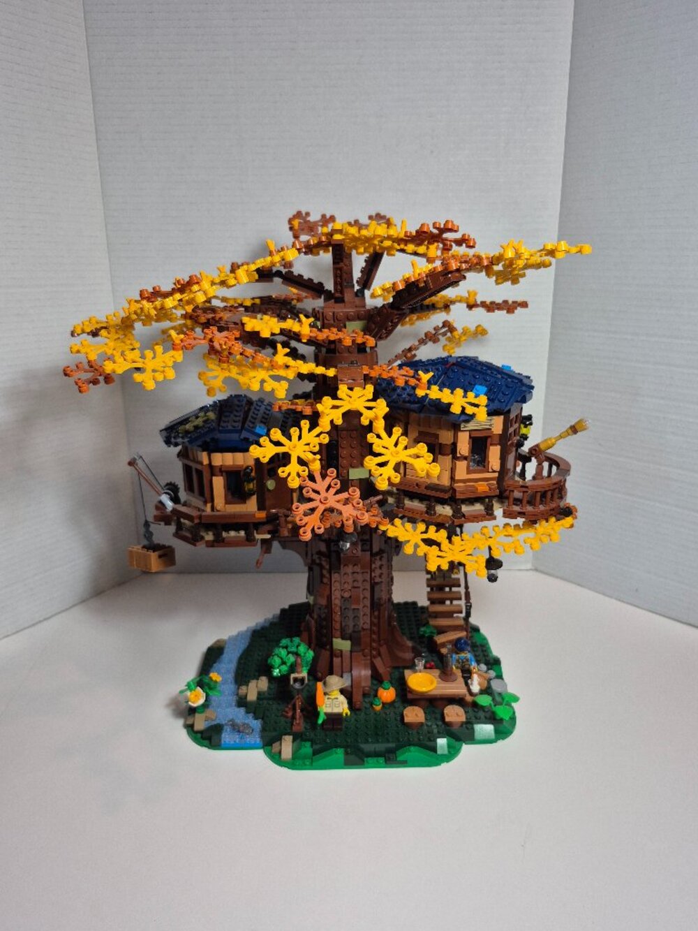 Lego Ideas Tree House 21318 Retired With Figures Assembled No Box No Manual